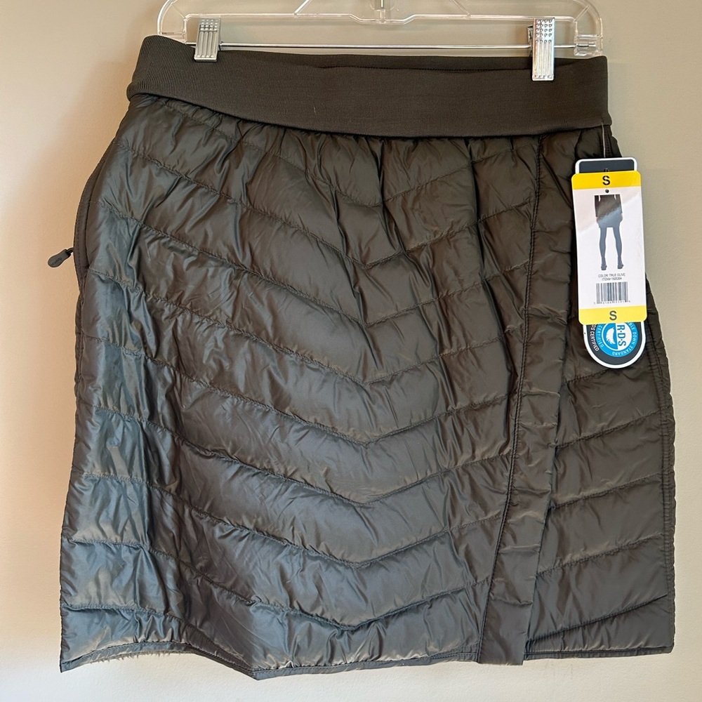 Olive green fleece lined down insulated skirt. Size small NWT